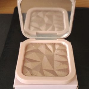 Pigmented bronze highlighter